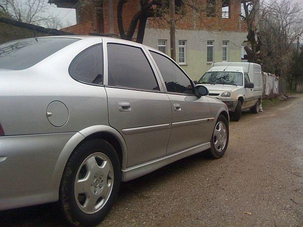 2001 Opel Vectra CD 1.8 Otomatik aracımın arka sağ yandan öne doğru görünüm