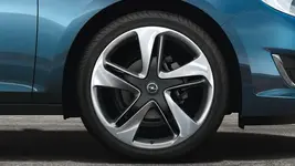 Opel_Astra_Alloy_Wheel_19_768x432_as13_w01_082_Q1D.webp