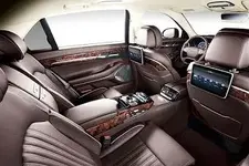 2017-Hyundai-Genesis-G90-17.webp