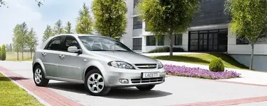 lacetti-5d-2010-gallery-exterior-05.webp